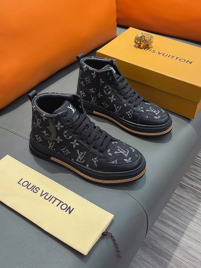 商品名称：Louis Vuitton 路易 威登正规码数: 38-44 高帮鞋商品材料：精选 牛皮鞋面，柔软羊皮内里；原厂大底