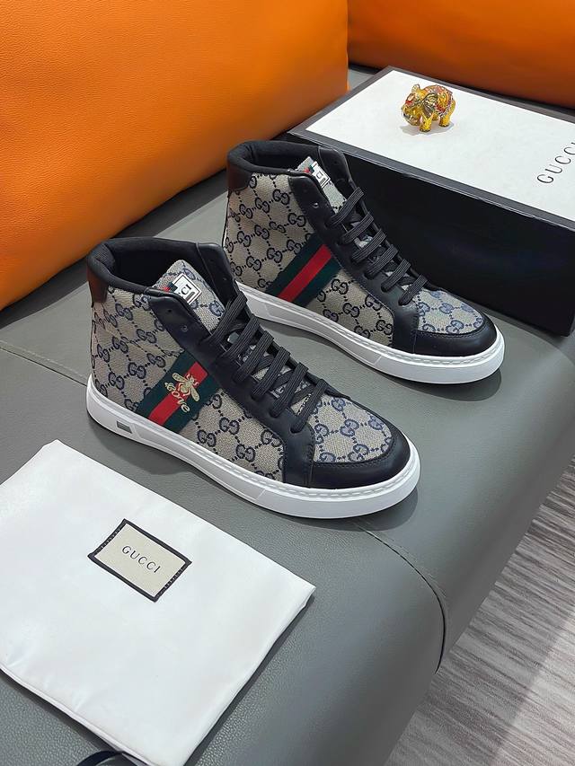 商品名称：Gucci 古驰正规码数: 38-44 高帮鞋商品材料：精选 牛皮鞋面，柔软羊皮垫脚；原厂特供大底