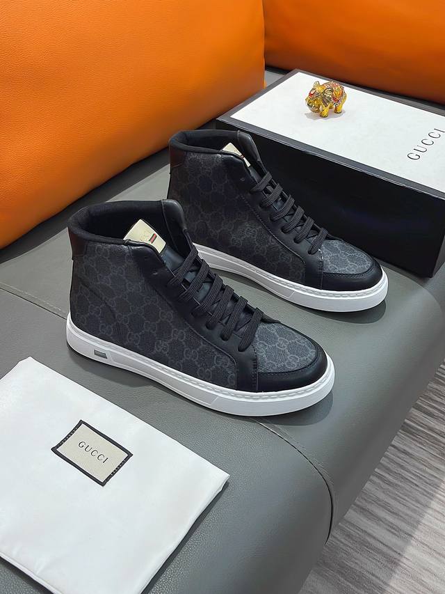 商品名称：Gucci 古驰正规码数: 38-44 高帮鞋商品材料：精选 牛皮鞋面，柔软羊皮垫脚；原厂特供大底