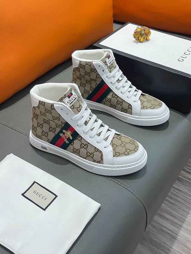 商品名称：Gucci 古驰正规码数: 38-44 高帮鞋商品材料：精选 牛皮鞋面，柔软羊皮垫脚；原厂特供大底