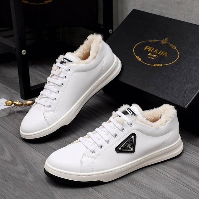 商品商标：Prada 普拉达 休闲鞋正码码数: 38-44商品材料：精选 头层牛皮鞋面，进口羊皮内里 原版大底