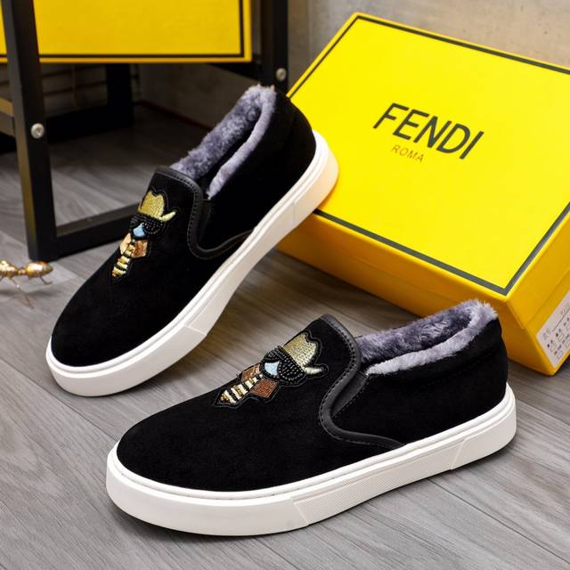 商品商标：Fendi 芬迪 休闲鞋正码码数: 38-44商品材料：精选 头层牛皮鞋面，进口羊皮内里 原版大底