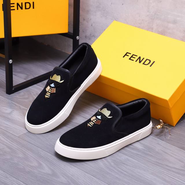 商品商标：Fendi 芬迪 休闲鞋正码码数: 38-44商品材料：精选原版鞋面 羊皮内里 原版大底