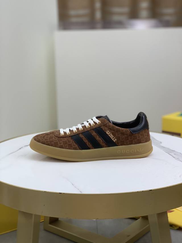 工厂价 实价 顶级版本Adidas X Gucci联名款gazelle运动鞋 情侣款休闲板鞋原版购入开发 做货 阿迪达斯x古驰世纪联名爆款 融汇两个品牌丰富且历