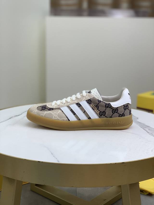 工厂价 实价 顶级版本Adidas X Gucci联名款gazelle运动鞋 情侣款休闲板鞋原版购入开发 做货 阿迪达斯x古驰世纪联名爆款 融汇两个品牌丰富且历