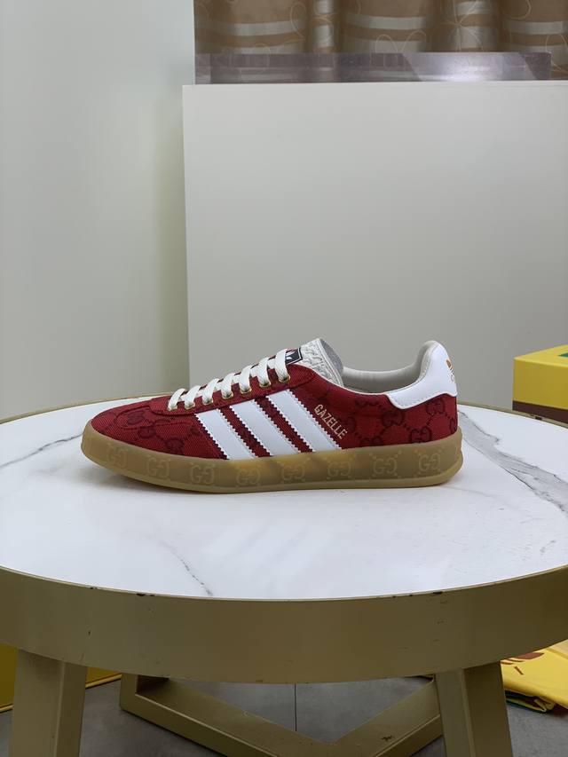 工厂价 实价 顶级版本Adidas X Gucci联名款gazelle运动鞋 情侣款休闲板鞋原版购入开发 做货 阿迪达斯x古驰世纪联名爆款 融汇两个品牌丰富且历