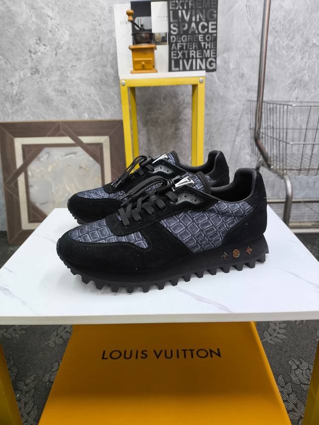 Louis Vuitton 路易威登 顶级代购男士最新专柜同步发售，意大利进口原版品牌▲▲丝绸小牛皮 凸显高端 贵气 档次 做工考究 意大利进口水染牛皮内里 鞋