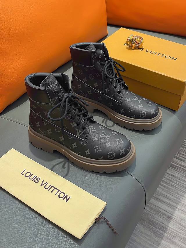 商品名称：Louis Vuitton 路易 威登正规码数: 38-44 高帮鞋商品材料：精选 牛皮鞋面，柔软羊皮内里；原厂大底