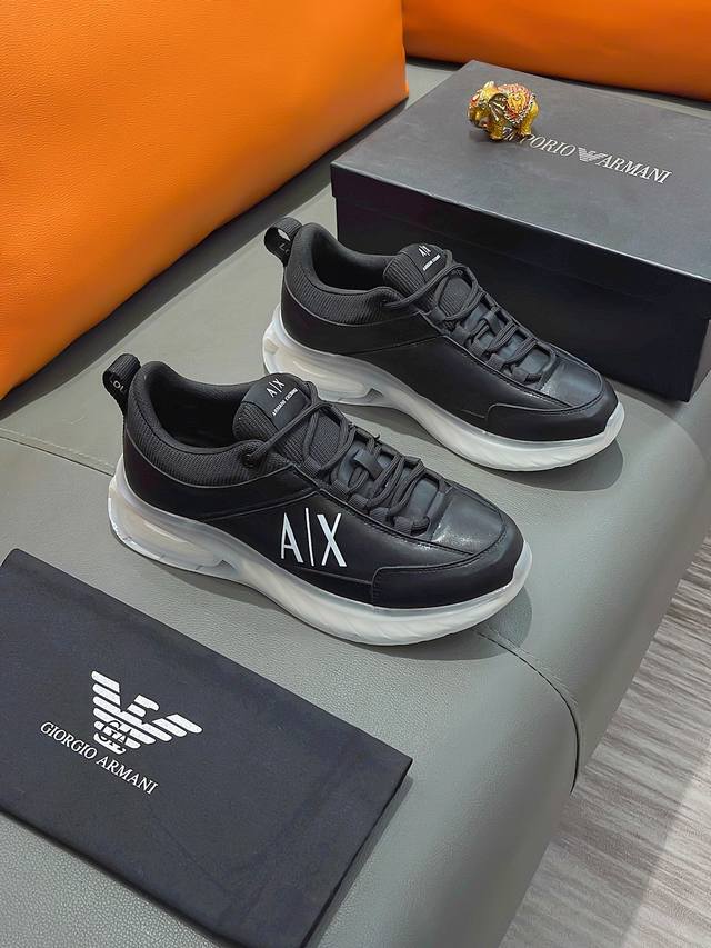 商品名称：Armani 阿玛尼正规码数: 38-44 休闲鞋商品材料：精选 牛皮鞋面，柔软羊皮垫脚；原厂特供大底