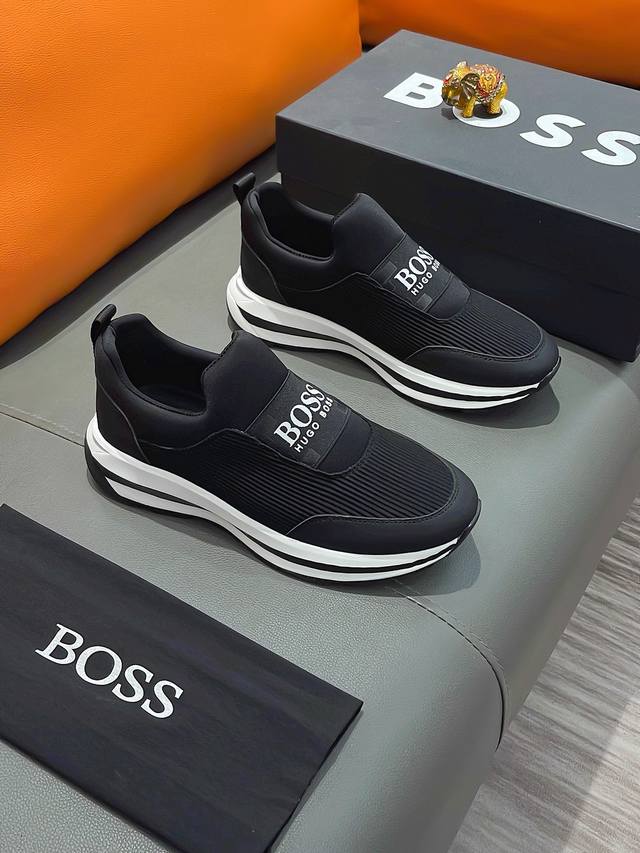 商品名称：Boss 波士正规码数: 38-44 套脚鞋商品材料：精选 牛皮配弹力布鞋面，舒适羊皮内里 ；原厂大底