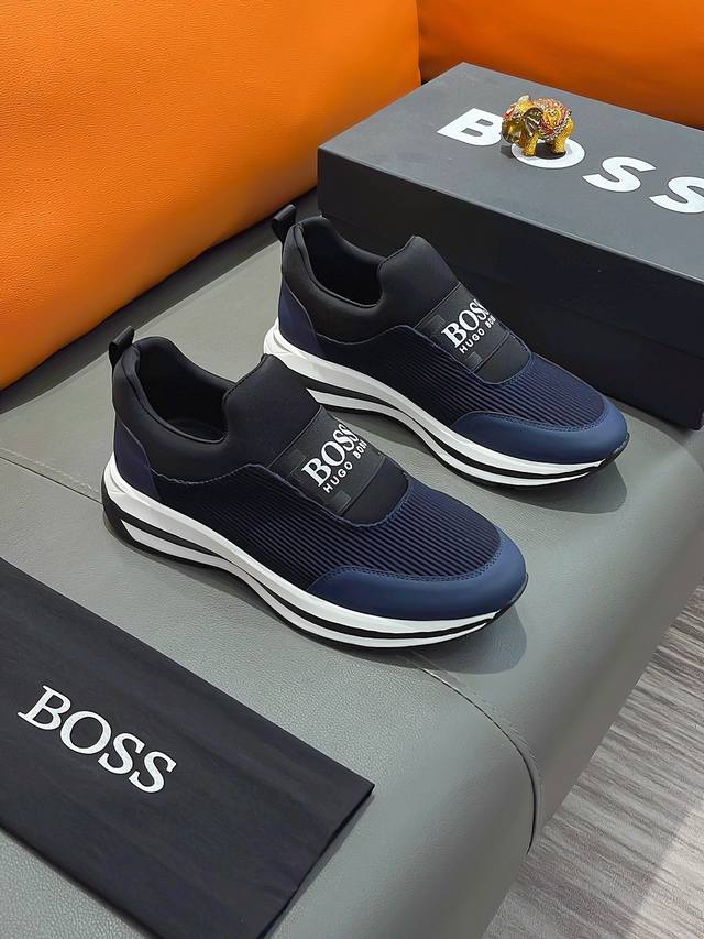 商品名称：Boss 波士正规码数: 38-44 套脚鞋商品材料：精选 牛皮配弹力布鞋面，舒适羊皮内里 ；原厂大底