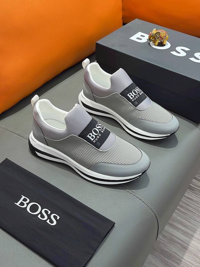 商品名称：Boss 波士正规码数: 38-44 套脚鞋商品材料：精选 牛皮配弹力布鞋面，舒适羊皮内里 ；原厂大底