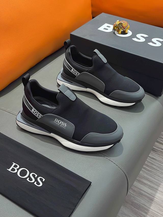 商品名称：Boss 波士正规码数: 38-44 套脚鞋商品材料：精选 牛皮配弹力布鞋面，舒适羊皮内里 ；原厂大底