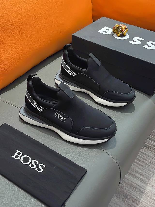 商品名称：Boss 波士正规码数: 38-44 套脚鞋商品材料：精选 牛皮配弹力布鞋面，舒适羊皮内里 ；原厂大底