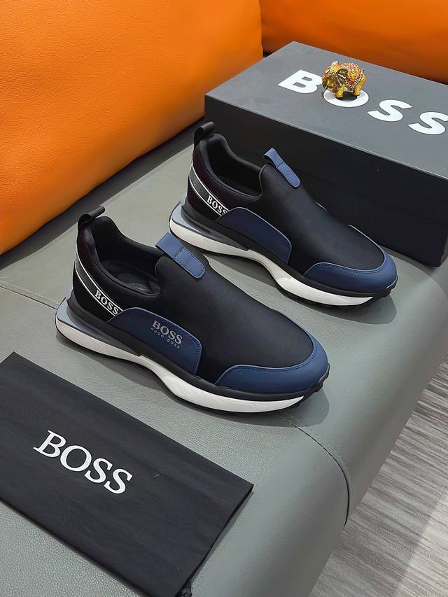 商品名称：Boss 波士正规码数: 38-44 套脚鞋商品材料：精选 牛皮配弹力布鞋面，舒适羊皮内里 ；原厂大底