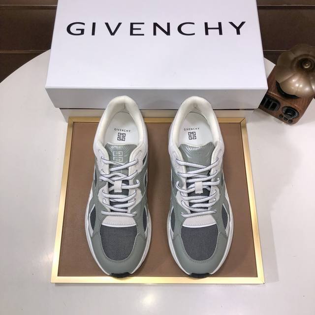 工厂 Givenchy.纪梵希 专柜同步发售鞋面：意大利进口品牌印花布匹 尽显奢华，透气网布内里加上双层组合，脚感舒适，鞋底：原厂特供橡胶发泡大底，轻便，舒适，