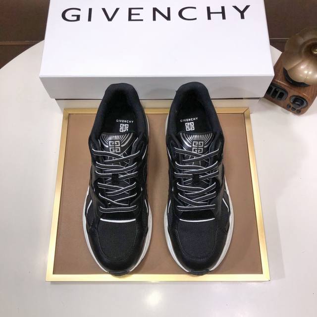 工厂 Givenchy.纪梵希 专柜同步发售鞋面：意大利进口品牌印花布匹 尽显奢华，透气网布内里加上双层组合，脚感舒适，鞋底：原厂特供橡胶发泡大底，轻便，舒适，