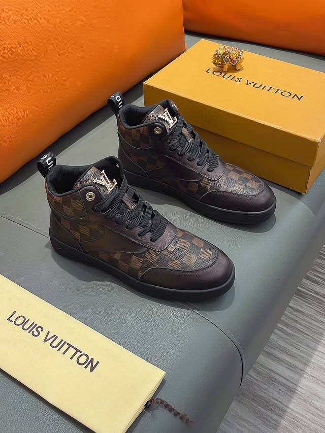 商品名称：Louis Vuitton 路易 威登正规码数: 38-44 高帮鞋商品材料：精选 牛皮鞋面，柔软羊皮内里；原厂大底