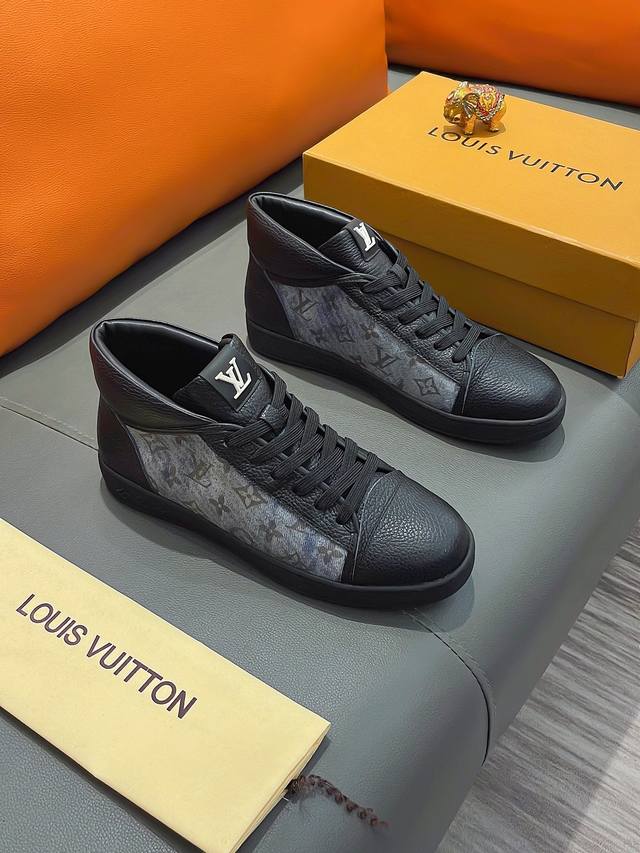 商品名称：Louis Vuitton 路易 威登正规码数: 38-44 高帮鞋商品材料：精选 牛皮鞋面，柔软羊皮内里；原厂大底