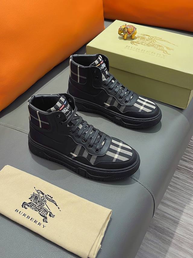 商品名称：Burberry 巴宝莉正规码数: 38-44 高帮鞋商品材料：精选 牛皮鞋面，柔软羊皮内里；原厂大底