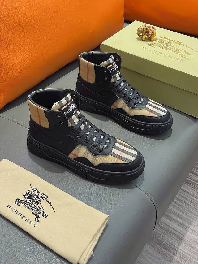 商品名称：Burberry 巴宝莉正规码数: 38-44 高帮鞋商品材料：精选 牛皮鞋面，柔软羊皮内里；原厂大底