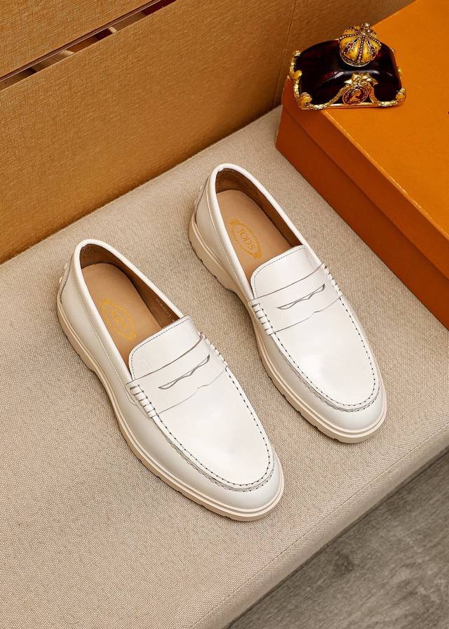 商品商标：Tods 托德斯 休闲皮鞋正码码数: 38-44 45订制商品材料：精选 头层开边珠牛皮鞋面，进口牛皮内里 强烈立体视觉效果，橡胶大底颜 色：2色可选