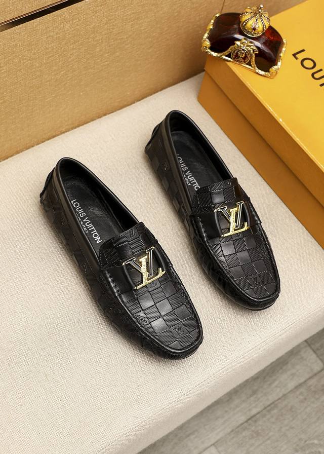 商品商标：Louis Vuitton 路易威登 豆豆鞋正码码数: 38-45商品材料：精选 头层牛皮压花鞋面+奢华五金扣，进口猪皮内里 强烈立体视觉效果，橡胶大