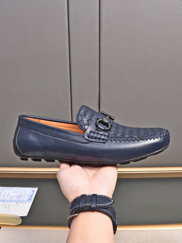 Botteg* Venet* 高端精品Size：38-44 45定做Bv新品，小牛皮人工编织经典风格与当代时尚气质和谐交融，橡胶鞋底轻便灵活,水染牛里！ 淘宝，