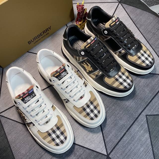 工厂价: 专柜同步burberry 巴宝莉 顶级代购同步发售正码数：38-44 意大利进口牛皮搭配官网布料 全进口羊皮内里，鞋底：原厂特供原版底，独家活动成型底