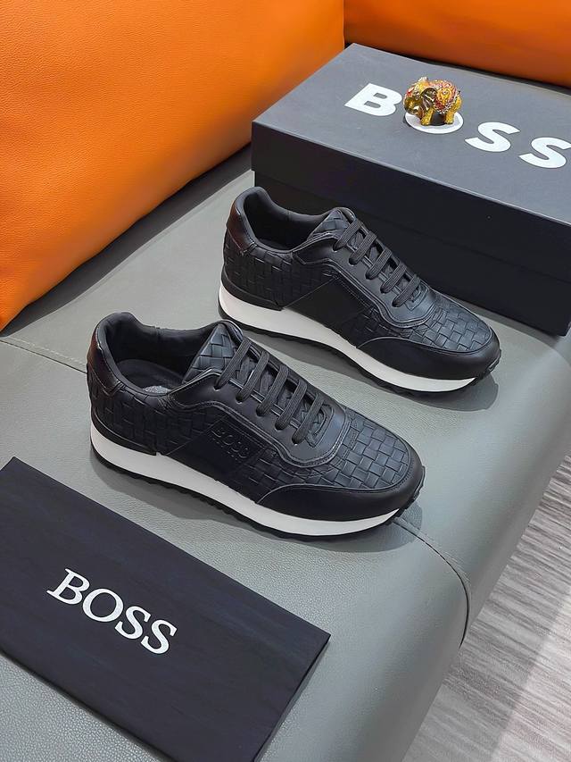 商品名称：Boss 波士正规码数: 38-44 休闲鞋商品材料：精选 牛皮鞋面，舒适羊皮内里 ；原厂大底