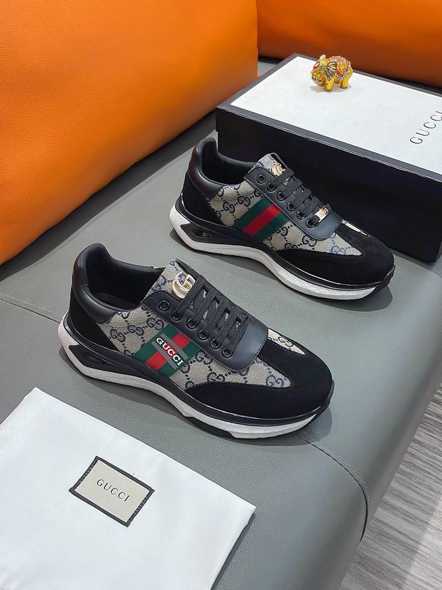 商品名称：Gucci 古驰正规码数: 38-44 休闲鞋商品材料：精选 牛皮鞋面，柔软羊皮 内里；原厂大底