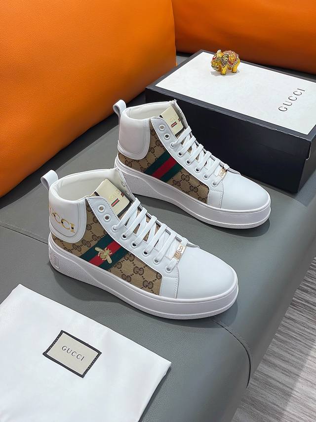 商品名称：Gucci 古驰正规码数: 38-44 高帮鞋商品材料：精选 牛皮鞋面，柔软羊皮 内里；原厂大底