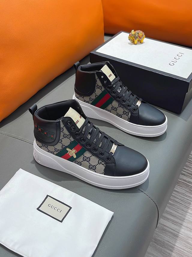 商品名称：Gucci 古驰正规码数: 38-44 高帮鞋商品材料：精选 牛皮鞋面，柔软羊皮 内里；原厂大底