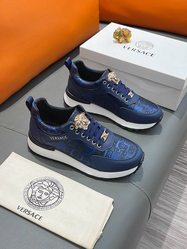 商品名称：Versace 范思哲正规码数: 38-44 休闲鞋商品材料：精选 牛皮鞋面，柔软羊皮内里；原厂大底