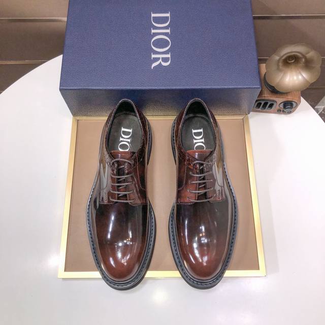 工厂 Dior 水染牛皮内里 迪奥原版1:1高品质出厂，进口原版料，进口版原牛皮，水染牛皮内里，原版tpu大底，码数:39-44 38 45订做不退换