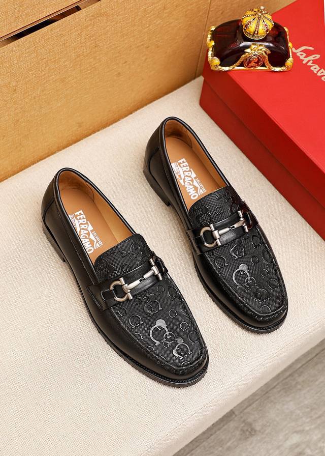 商品商标：Ferragamo 菲拉格慕 休闲皮鞋正码码数: 38-44 45.46订制商品材料：精选 进口小牛皮鞋面+经典五金扣，进口水染牛皮内里 强烈立体视觉