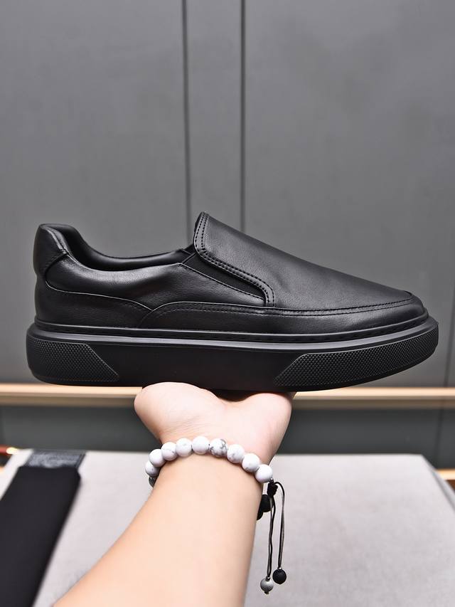 一脚登 Botteg* Venet* 高端精品Size：38-44 45定做Bv新品，头层牛皮人工编织经典风格与当代时尚气质和谐交融，橡胶鞋底轻便灵活,水染牛皮