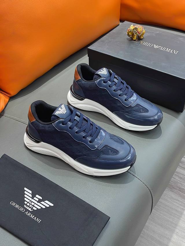 商品名称：Armani 阿玛尼正规码数: 38-44 休闲鞋商品材料：精选 牛皮鞋面，柔软羊皮垫脚；原厂特供大底