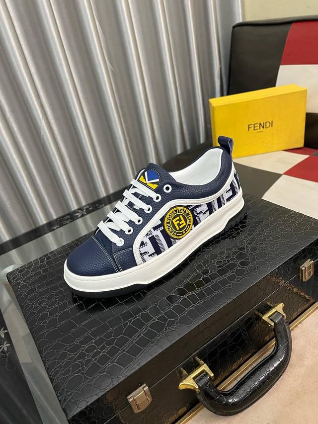 出厂价： Fendi 芬迪 男士最新款休闲鞋！专柜同步上市！复刻 内里采用头层顶级羊皮，原版原厂特供橡胶大底 引领时尚新概念 配码：38-442色可选