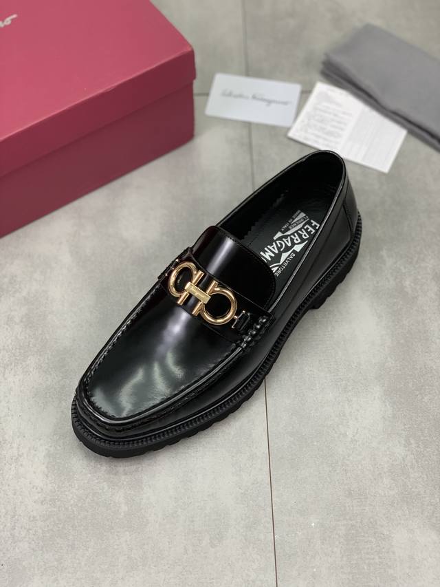 工厂价 实价 原单菲拉格慕 Ferragamo 水洗牛里 原版正装皮鞋专柜同步发售新款男鞋 此款采用纯手工制作 面料进口原版开边珠小牛皮水洗牛皮内里 原版组合大