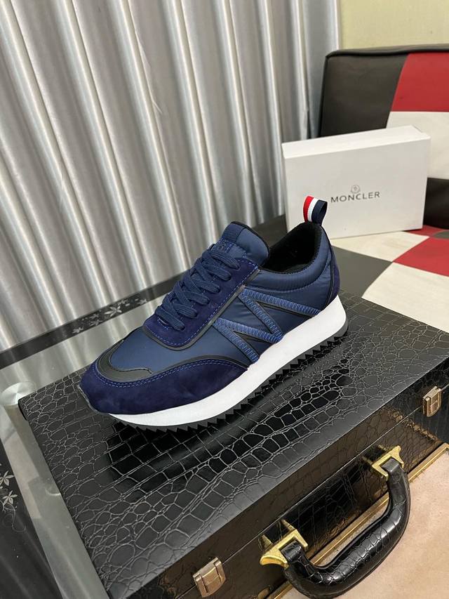 出厂价： 商品商标：Moncler 蒙口 低帮休闲鞋正码码数: 38-46商品材料：鞋面进口牛皮，羊皮内里，原版大底 2色可选