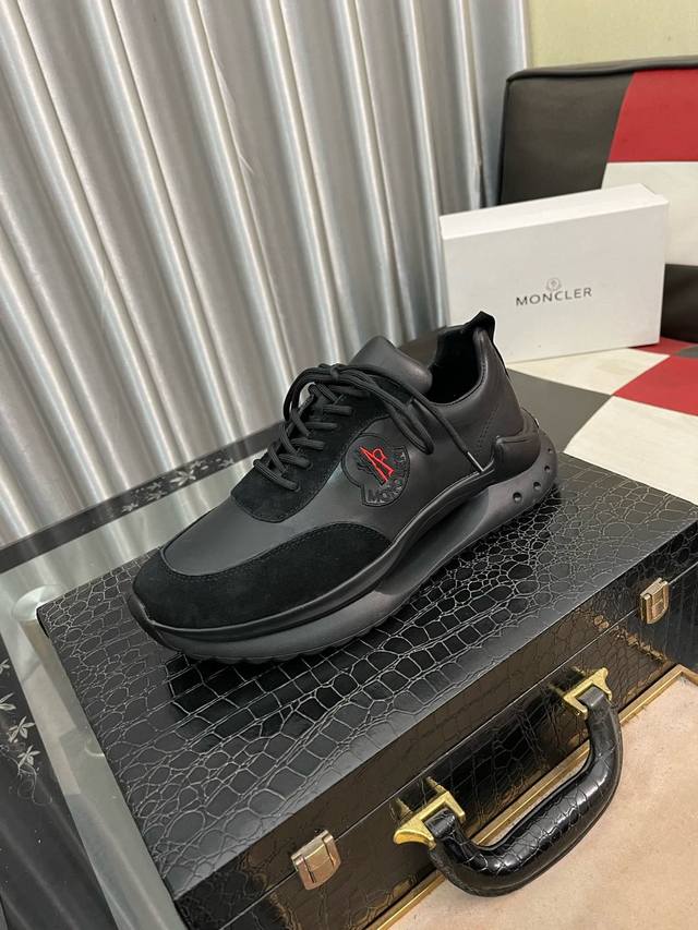 出厂价： 商品商标：Moncler 蒙口 低帮休闲鞋正码码数: 38-46商品材料：鞋面进口牛皮，羊皮内里，原版大底 2色可选