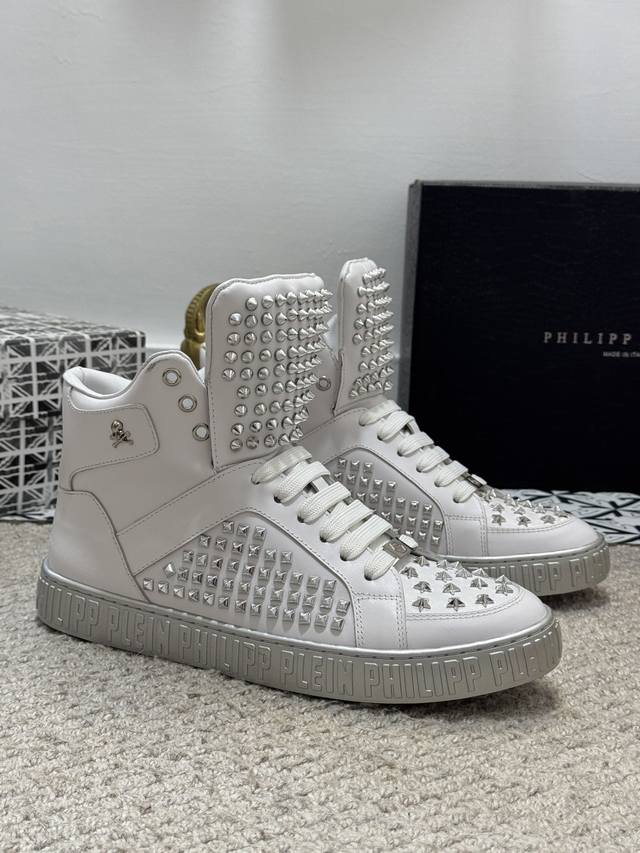 出厂价 实价 Philipp Plein-菲利普普来因 男鞋高端品牌 官网1:1 鞋面采用意大利进口头层小牛皮羊皮内里，原版五金扣搭配铆钉，独家新款，惊世之作，