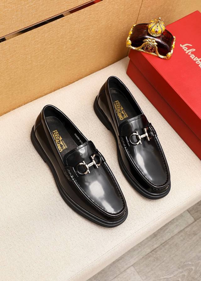 商品商标：Ferragamo 菲拉格慕 休闲皮鞋正码码数: 38-44 45订制商品材料：精选 进口头层开边珠牛皮鞋面+奢华五金扣，进口水染牛皮内里 强烈立体视