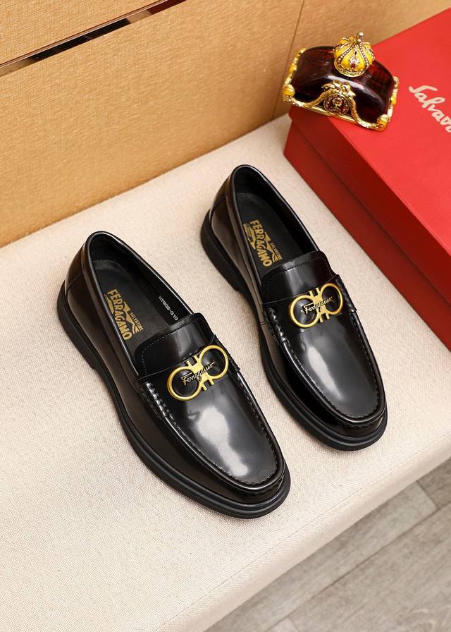 商品商标：Ferragamo 菲拉格慕 休闲皮鞋正码码数: 38-44 45订制商品材料：精选 进口头层开边珠牛皮鞋面+奢华五金扣，进口水染牛皮内里 强烈立体视