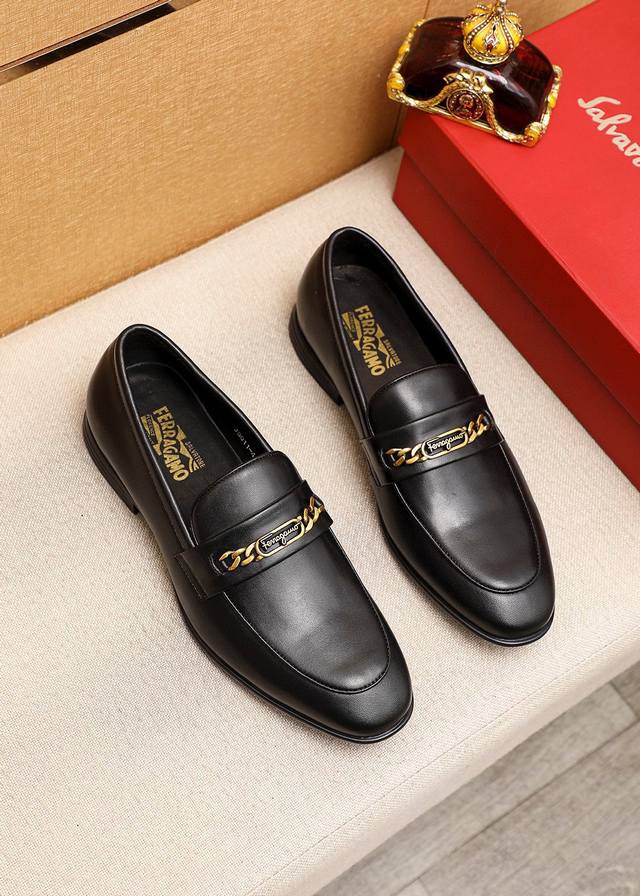 商品商标：Ferragamo 菲拉格慕 休闲皮鞋正码码数: 38-44 45订制商品材料：精选 进口头层牛皮鞋面+奢华五金扣，进口水染牛皮内里 强烈立体视觉效果