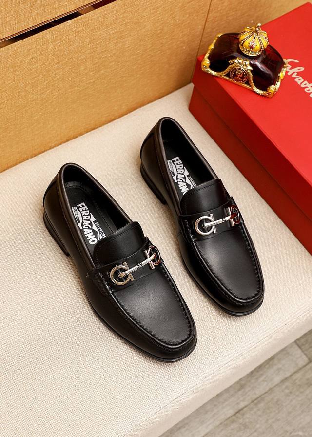 商品商标：Ferragamo 菲拉格慕 休闲皮鞋正码码数: 38-44 45订制商品材料：精选 进口头层小牛皮鞋面+奢华五金扣，进口水染牛皮内里 强烈立体视觉效