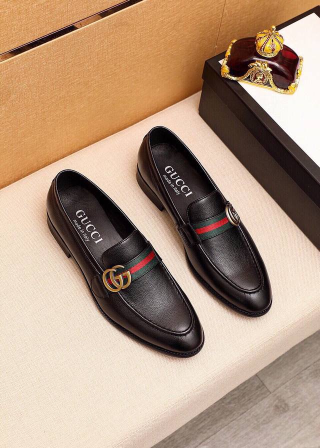 商品商标：Gucci 古驰 休闲皮鞋正码码数: 39-44 38.45.46订制商品材料：精选 进口头层荔枝纹小牛皮鞋面+原版五金扣，进口羊皮内里 强烈立体视觉