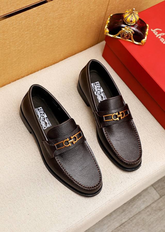 商品商标：Ferragamo 菲拉格慕 休闲皮鞋正码码数: 38-44 45.46订制商品材料：精选 进口头层荔枝纹牛皮鞋面+奢华五金扣，进口水染牛皮内里 强烈