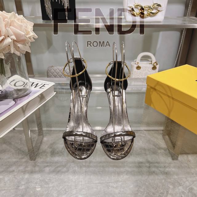 工厂价 女装女鞋 运动原单 芬迪 FENDI Filo 绑带石纹皮革高跟鞋凉鞋 真皮大底 FENDI Filo皮革高跟凉鞋 亮面压纹皮革材质 ，搭配金属色踝带，